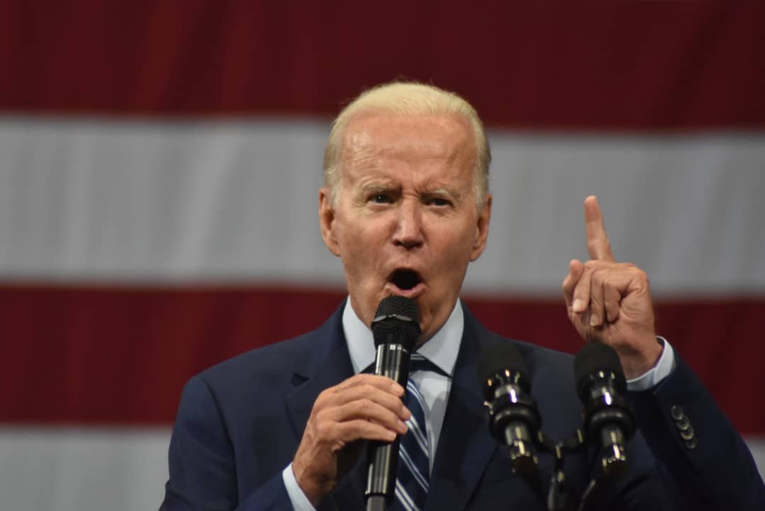 US President Joe Biden attends an event in the state of Pennsylvania. August 30, 2022, Wilkes Barre, Pennsylvania, USA: US President Joe Biden speaks on security and firearms during an event in Wilkes Barre, Pennsylvania, on Tuesday (30), the first of three trips to this key election state. November legislatures. The Democrat wants to send a message of firmness against crime and promises new reforms to the arms laws. Credit: Kyle Mazza/Thenews2 (Foto: Kyle Mazza/TheNews2/Deposit Photos)