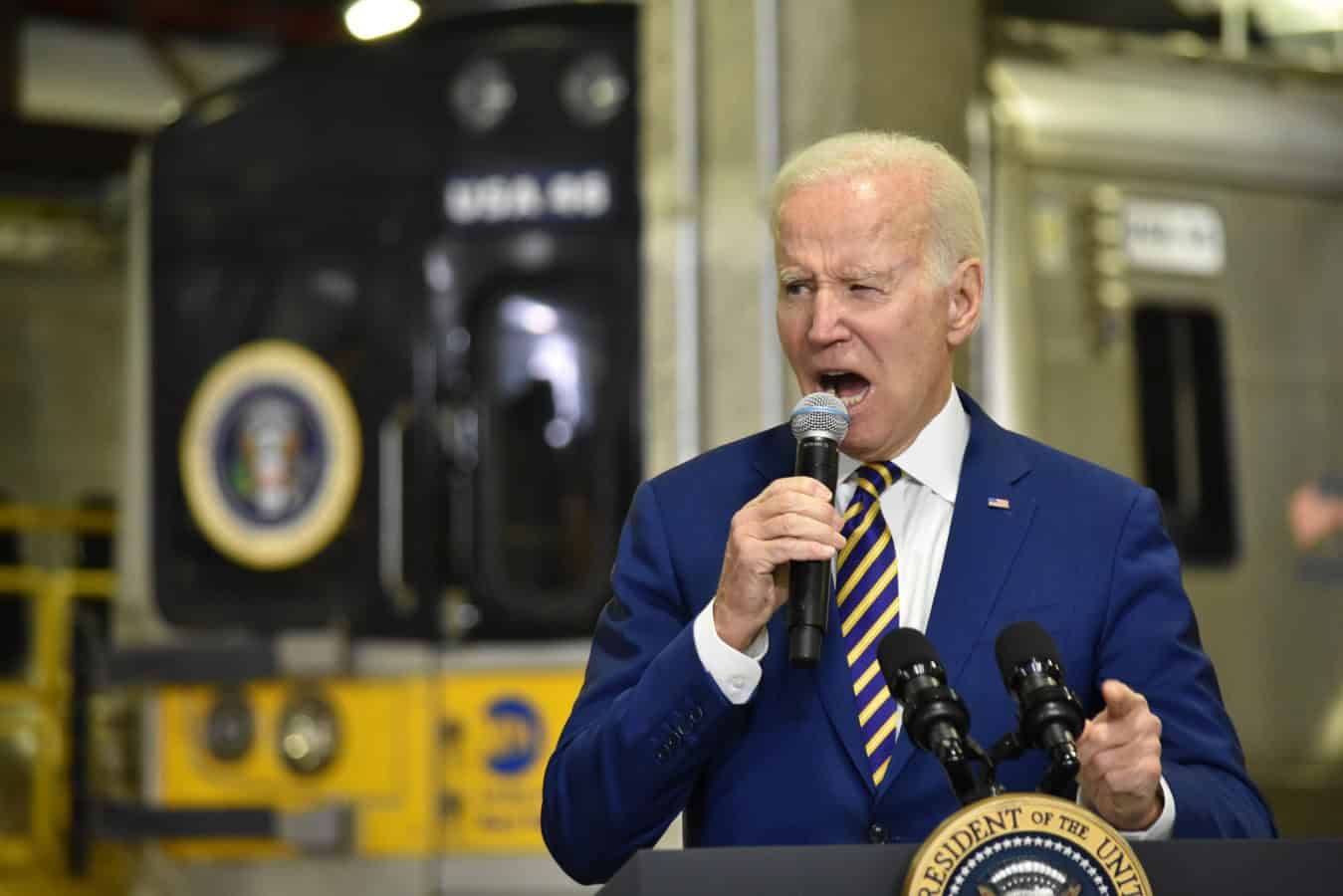 Bipartisan Observations on Infrastructure Act in New York City. January 31, 2023, New York, USA: US President Joe Biden delivers a speech and discusses topics related to the Bipartisan Infrastructure Act and how it would help with traffic and transportation at the Long Island Railroad West Side Train Yard in New York on Tuesday (31). Credit: Kyle Mazza/TheNews2 (Foto: Kyle Mazza/TheNews2/Deposit Photos)