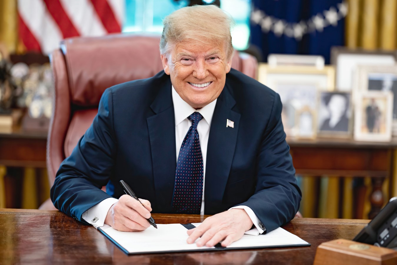 Trump’s Social Security Overhaul Sparks Big Changes but Leaves Millions Wondering Who Wins 1 President Trump signs an official document