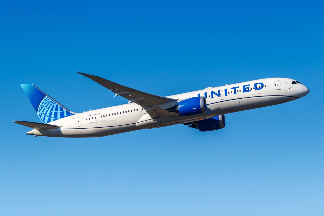 United Airlines Boeing 787-9 Dreamliner airplane 
